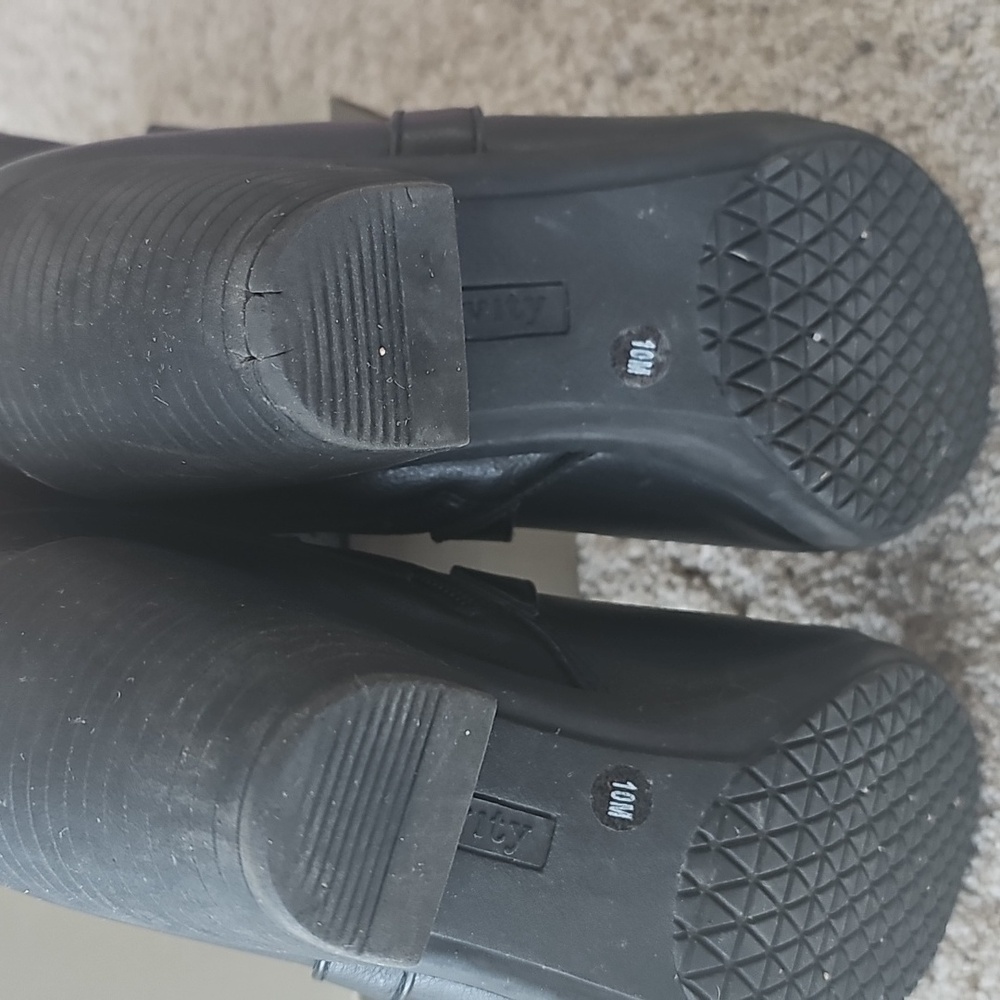 Levity black booties - Picture 4 of 4